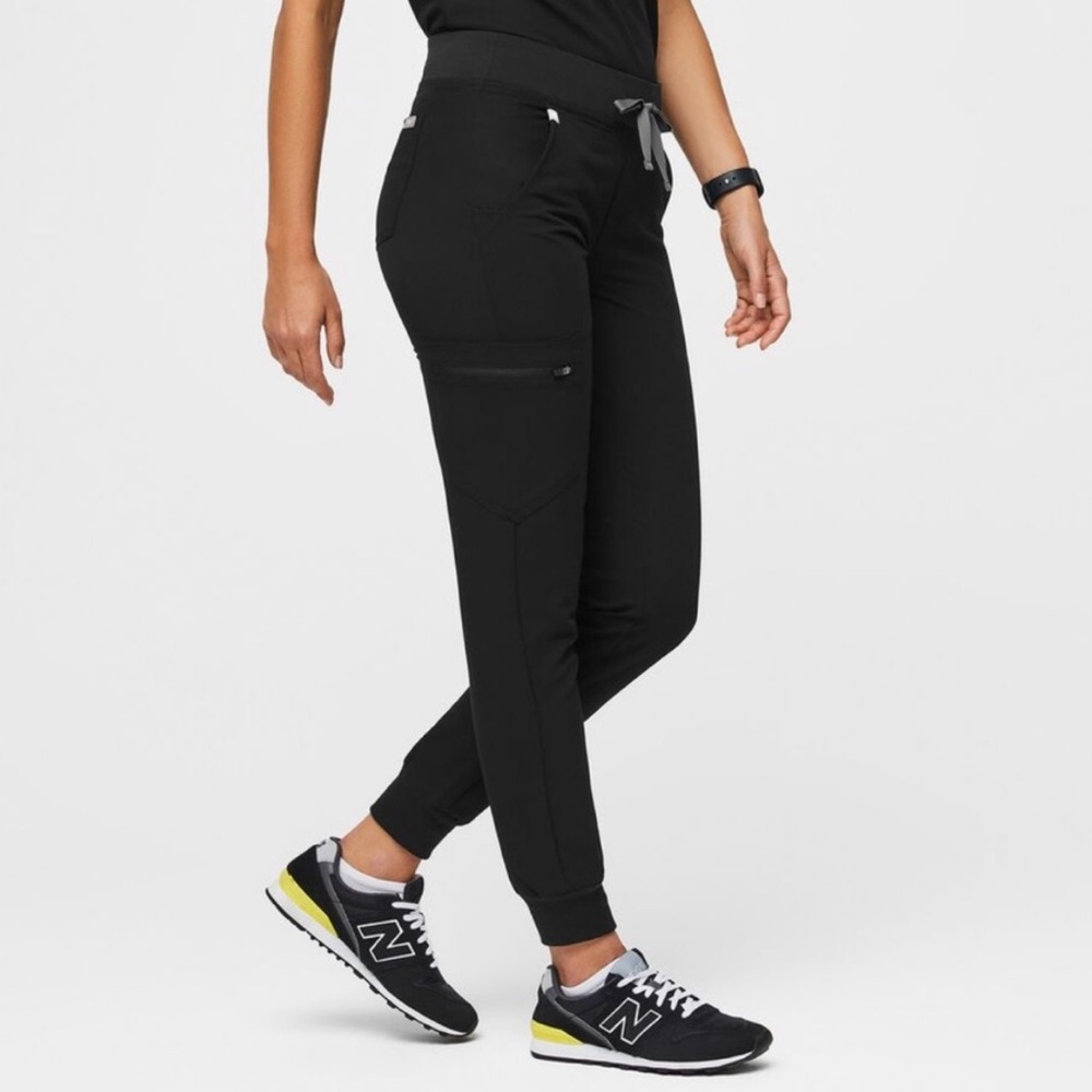 BRAND NEW - FIGS Zamora™ Jogger Scrub Pants